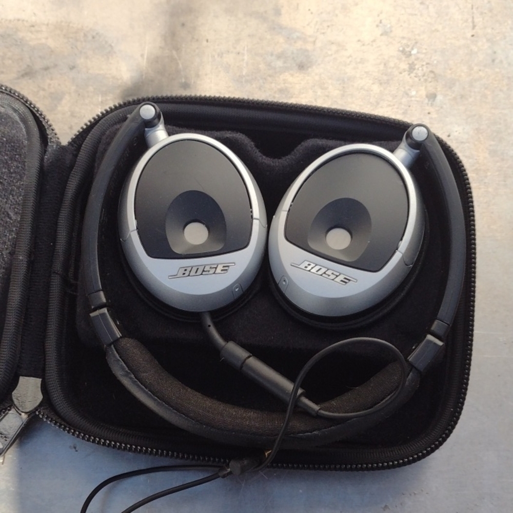 Bose On-Ear Headphones with Case - Black and Silver(Wired)
